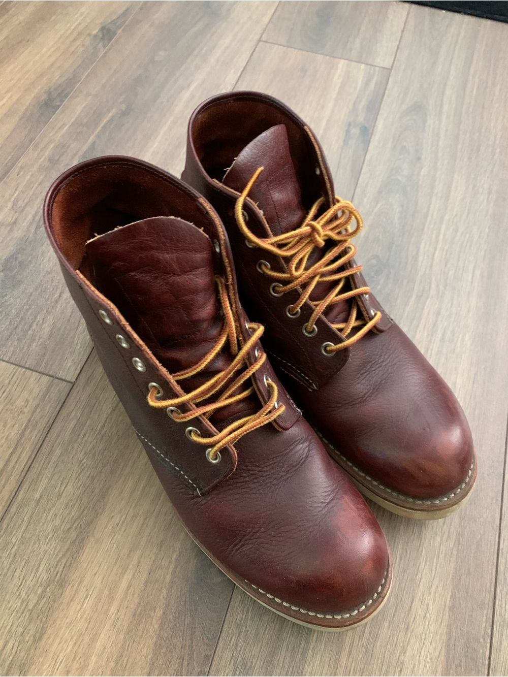 Redwing Boots Men's size 8 Brown Leather Work Boots 8196 - Classic Lace-Up